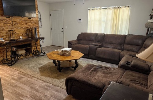 Tallassee House | Home near lake Martin