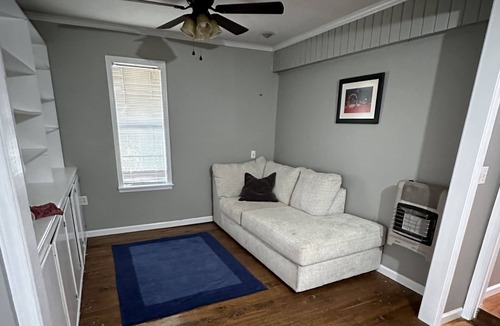 Forest House | Home with Privacy and Starlink Internet, near Raytheon and Tyson.