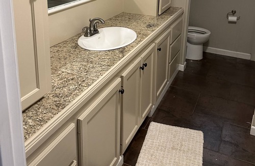 Forest House | Home with Privacy and Starlink Internet, near Raytheon and Tyson.
