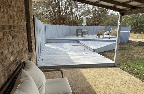 Forest House | Home with Privacy and Starlink Internet, near Raytheon and Tyson.