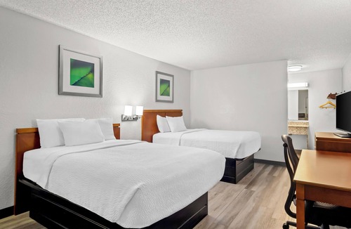 MacClenny Hotel | Homestay Inn & Suites