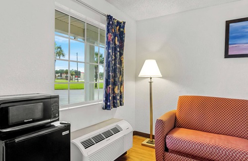 MacClenny Hotel | Homestay Inn & Suites