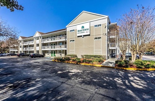 Casselberry Hotel | HomeTowne Studios by Red Roof Orlando - Casselberry