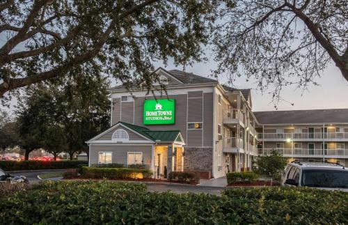 Orlando Hotel | HomeTowne Studios by Red Roof Orlando South