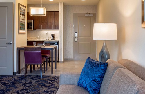 French Quarter Hotel | Homewood Suites by Hilton New Orleans French Quarter