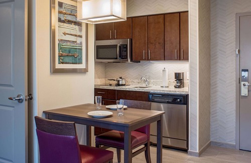French Quarter Hotel | Homewood Suites by Hilton New Orleans French Quarter