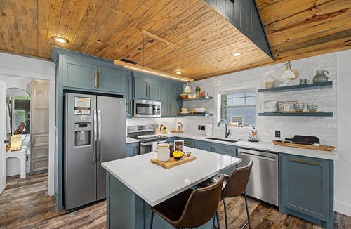Glenwood Cabin | HoneyBee: Waterfront + Mountain View + FirePit