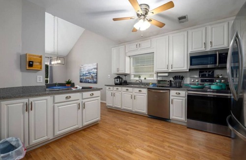 Hoover Villa | Hoover Townhouse|Great location|3 BR 3 Bath