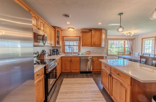 Hope Cottage | Hope Cottage Retreat, 6 BR and 3 Full bath, Sleeps 15