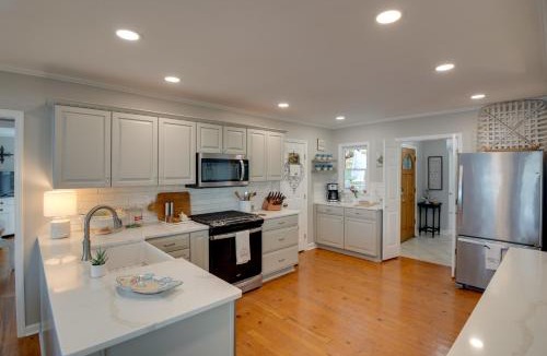 Groveoak House | Hot Tub & Dock: Guntersville Lake Getaway!