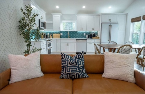 Westview House | Hot tub | Fire Pit | Sleeps 10 | Arcade Games
