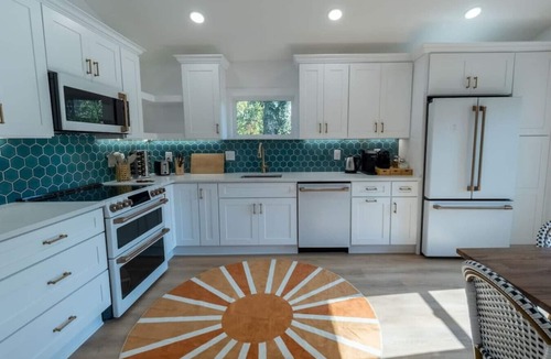 Westview House | Hot tub | Fire Pit | Sleeps 10 | Arcade Games