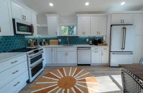 Westview House | Hot tub | Fire Pit | Sleeps 10 | Private Parking