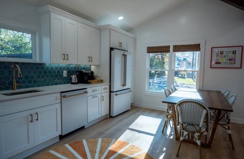 Westview House | Hot tub | Fire Pit | Sleeps 10 | Private Parking