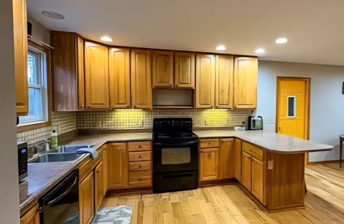 Mesick House | Hot tub! Nearby Golfing! Kayaking! Beach Pass!