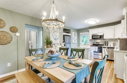 Mississippi City House | Hot Tub & Private Backyard! Gulfport Group Getaway
