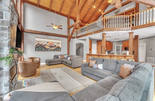 Wildwood House | Hot Tub, Theater & Deck - The Retreat at Wildwood!