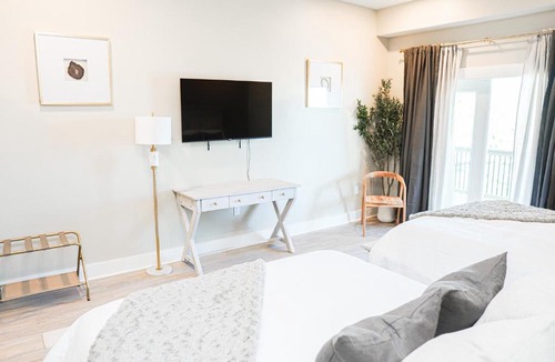 Long Beach Hotel | Hotel Whiskey in Long Beach
