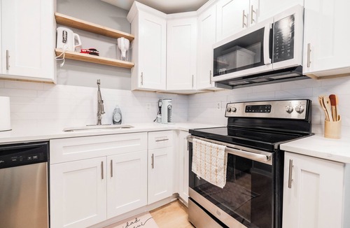 East Side House | House_A Atlanta Zoo Private Parking Fully Fenced Side Yard 1 Bedroom 1 Bathroom