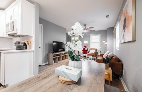 East Side House | House_A Atlanta Zoo Private Parking Fully Fenced Side Yard 1 Bedroom 1 Bathroom