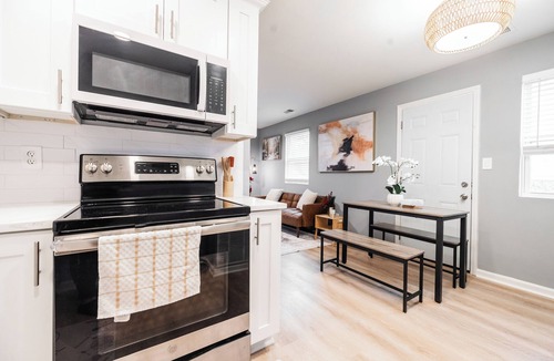 East Side House | House_A Atlanta Zoo Private Parking Fully Fenced Side Yard 1 Bedroom 1 Bathroom
