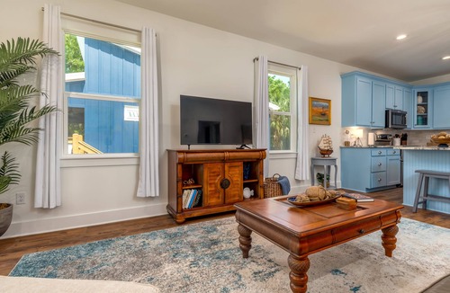 Dauphin Island House | House in the Village, close to food and beaches!