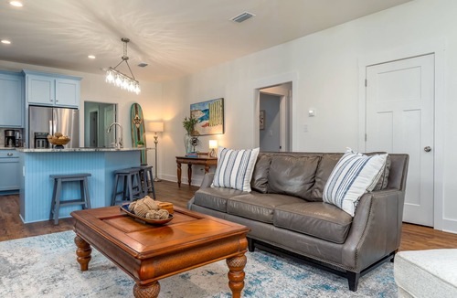 Dauphin Island House | House in the Village, close to food and beaches!