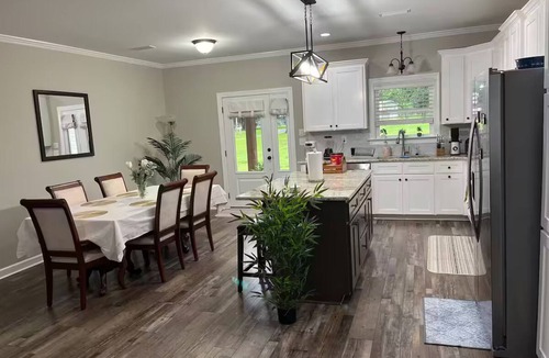 Morris House | House on Lake Eufaula with beach, kayak and jacuzzi in Abbeville, Eufaula Al.