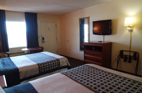 Perry Hotel | Howard Johnson by Wyndham Perry GA