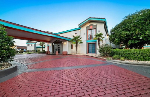 Columbus Hotel | Howard Johnson by Wyndham Columbus Fort Benning