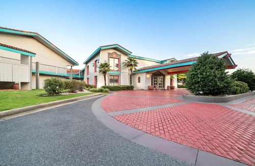 Columbus Hotel | Howard Johnson by Wyndham Columbus Fort Benning