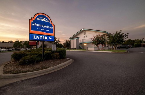 Columbus Hotel | Howard Johnson by Wyndham Columbus Fort Benning