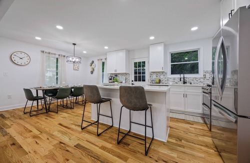 Belvedere Park House | Huge home , 5 Bedrooms, Sleeps 16