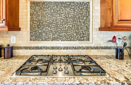 Sand Ridge House | HUGE House Perfect For Groups: 4 Suites, 8 Beds, 5 TV's, New Performance Center!