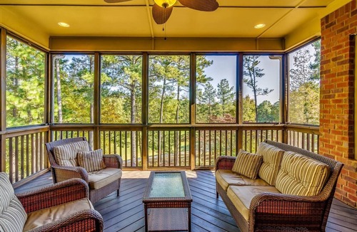 Sand Ridge House | HUGE House Perfect For Groups: 4 Suites, 8 Beds, 5 TV's, New Performance Center!