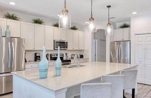 Loughman House | Huge, Popular Resort Villa 30+ Guests - Resort/Pool/Spa/Game Room/Near Disney!