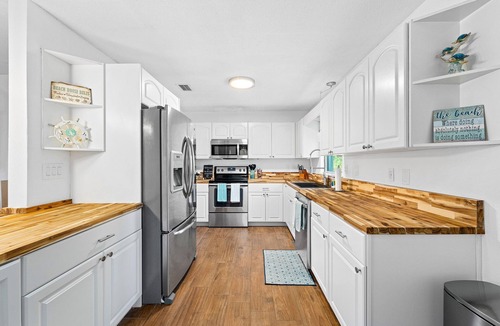 New Smyrna Beach House | Iconic Sea Turtle Home Entire House, sleeps 6-7, minutes from the beach.