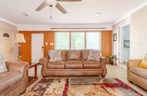 Pine Bluff House | Ida's Oasis