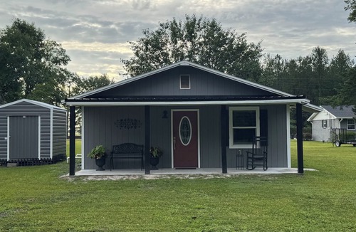 Watertown Cottage | Immaculate 2-bedroom cottage with AC in Lake City, FL