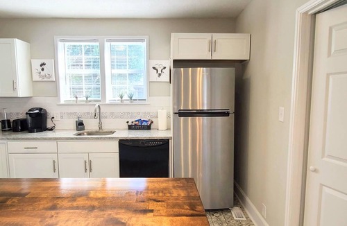 Midtown House | Immaculate Midtown home for Work teams & Families