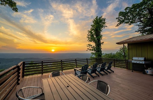 Mentone Cottage | Incredible Cottage with Breathtaking Views from the Amazing Deck, the Perfect Base for Exploring the Area Around Mentone, Alabama