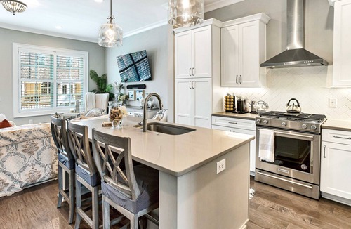 Hitch Village - Fred Wessels Homes House | Incredible Pet-friendly Townhome w/ Access to Riverfront by Lucky Savannah