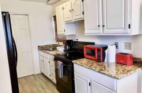 Lake Mary Villa | Independent Clean Guest house lake/kayaks/jacuzzy