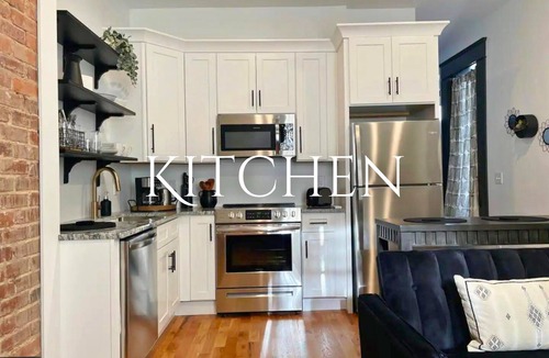 MLK University Apartment | Indigo Flat: Chic Retreat in Downtown Chattanooga