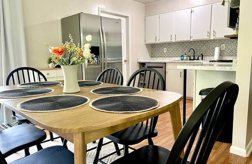 Gulfport House | InstaWorthy ~ KING Adjustable Base Bed ~ 15Min to Beach