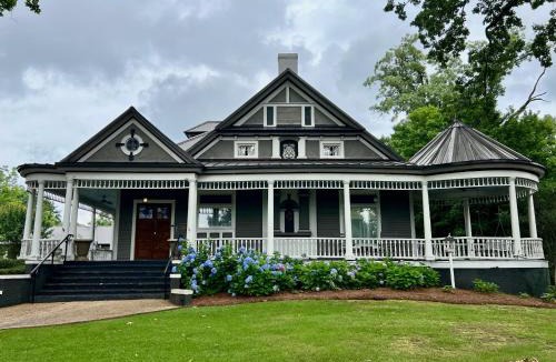Hogansville Bed & Breakfast | Intermission Hogan House