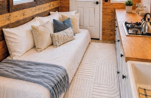 Centre House | Intimate Tiny Home Escape- Hot Tub-Fire Pit- Private Half Acre Near Weiss Lake