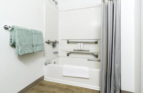 Auburn Hotel | InTown Suites Extended Stay Auburn AL