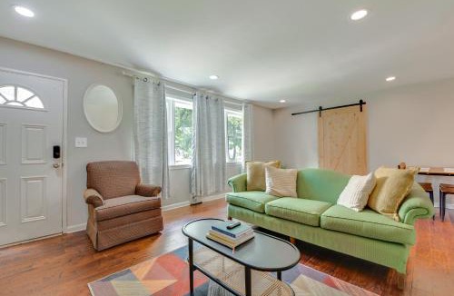 Gresham Park House | Inviting Home w/Backyard: 8 Mi to Dtwn Atlanta!