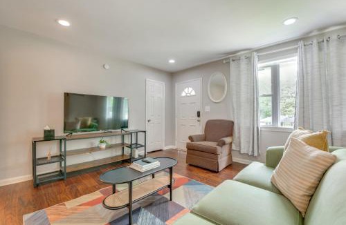 Gresham Park House | Inviting Home w/Backyard: 8 Mi to Dtwn Atlanta!
